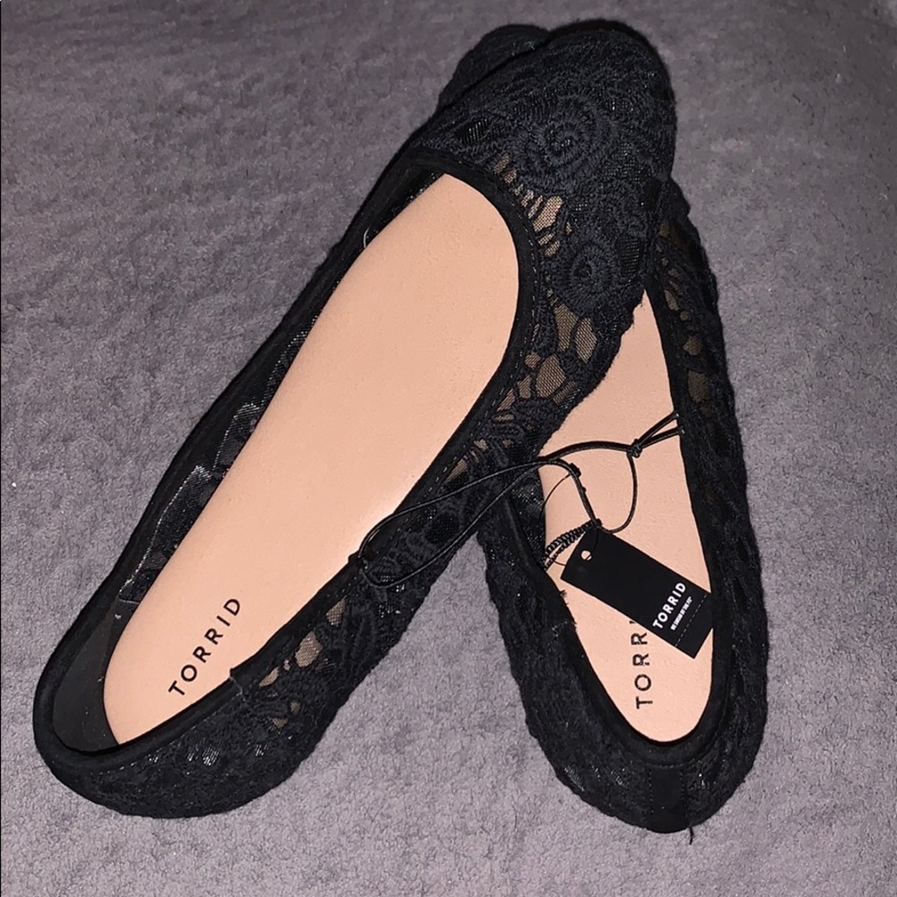 Black Lacey flats